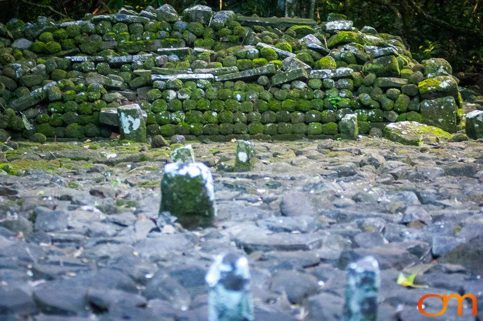 Moʻorea: Volcanic Peaks and Ancient Marae