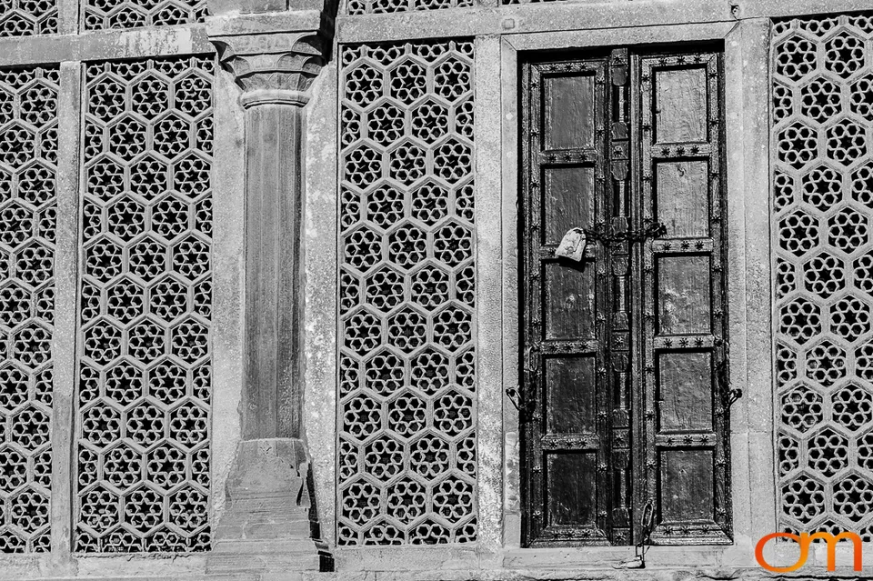 The Taj Mahal and the Living City, Agra 2016