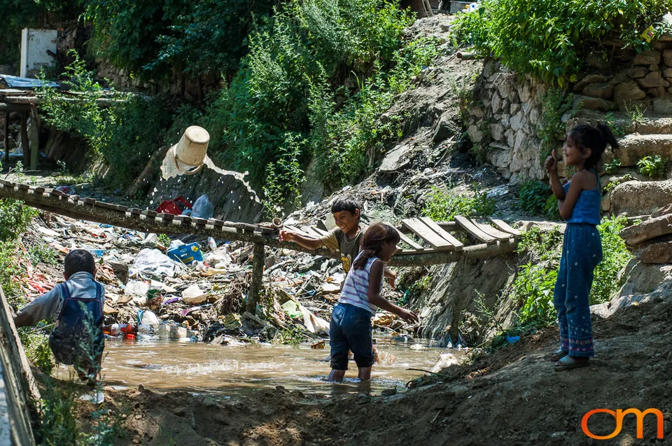 Roma Communities in Macedonia, 2006
