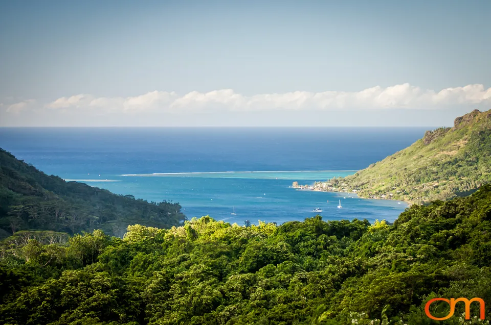 Moʻorea: Volcanic Peaks and Ancient Marae